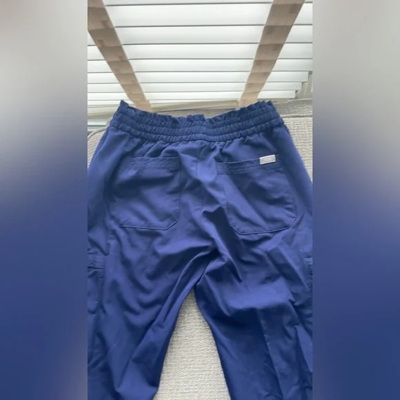 XS/TALL navy figs joggers high waisted. - Picture 2 of 4